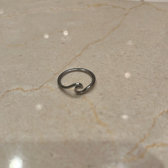Stirling silver wave ring size 5 - Picture 3 of 6